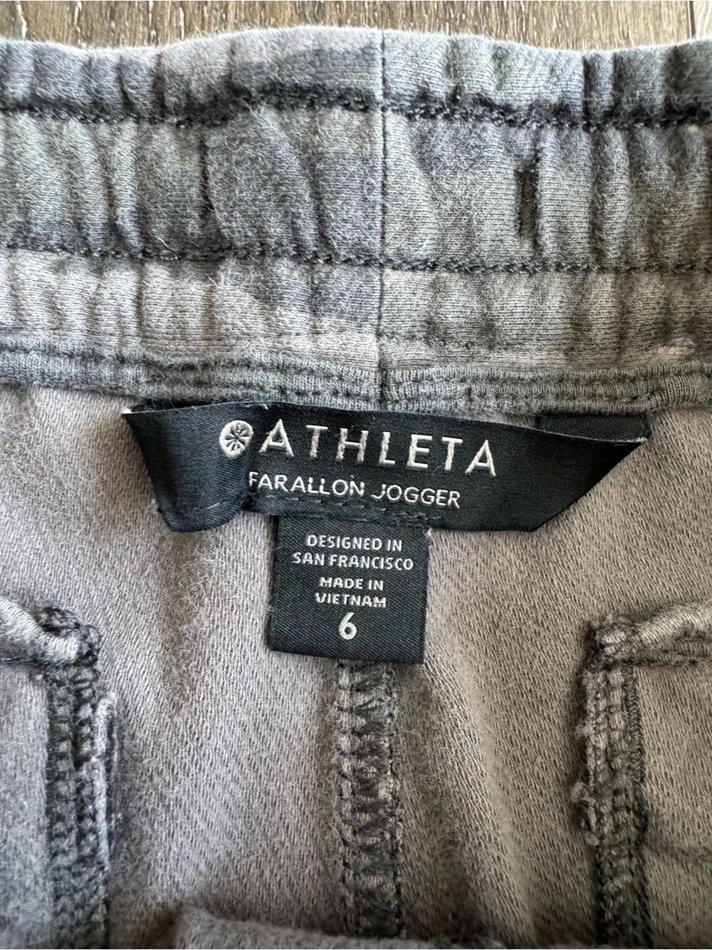 Athleta Camo Farallon Jogger Sweatpants Size 6